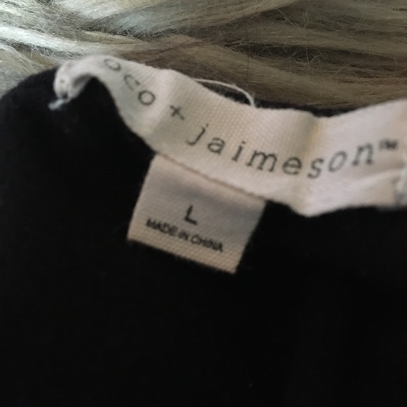 Belle sleeve black button front top 🖤 - Picture 7 of 8